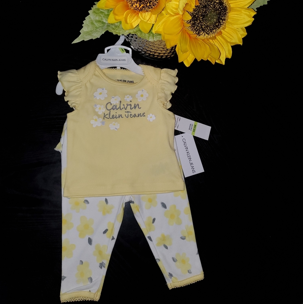 Calvin Klein 2 piece set Baby girl size 3/6M